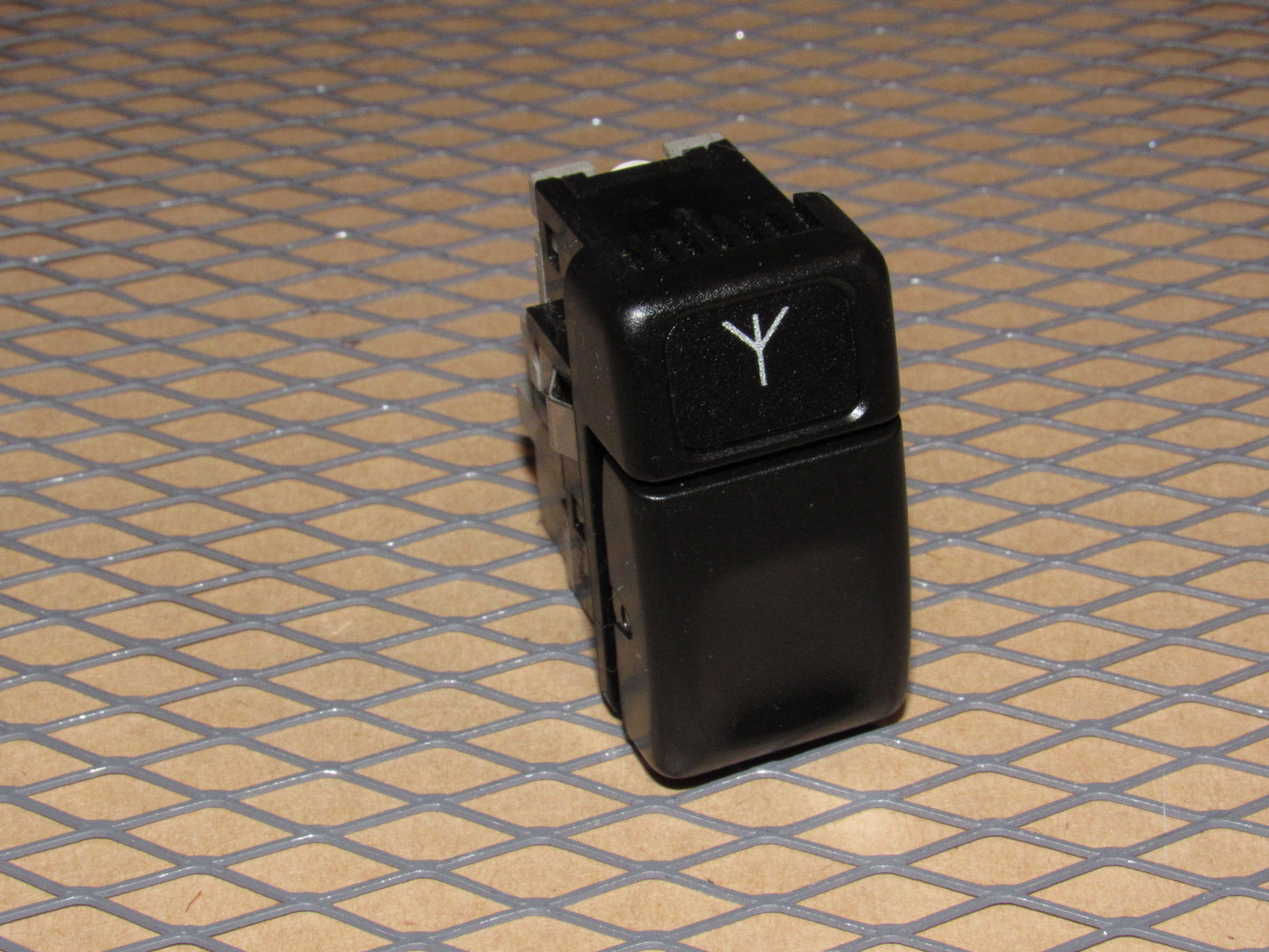 97 98 Volvo S90 OEM Power Antenna Switch