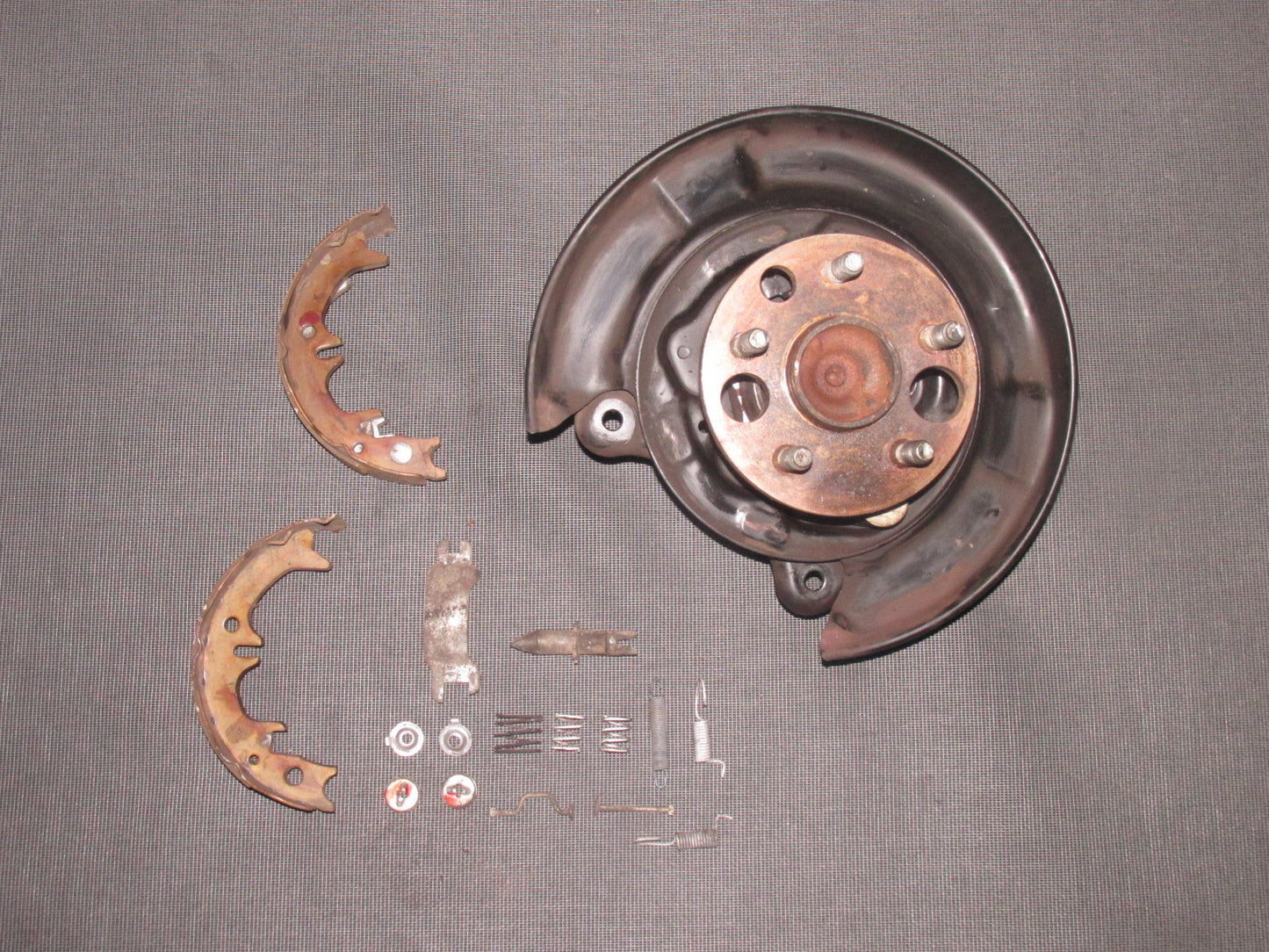 94 95 96 97 98 99 Toyota Celica Convertible Wheel Spindle & Hub - Rear Left