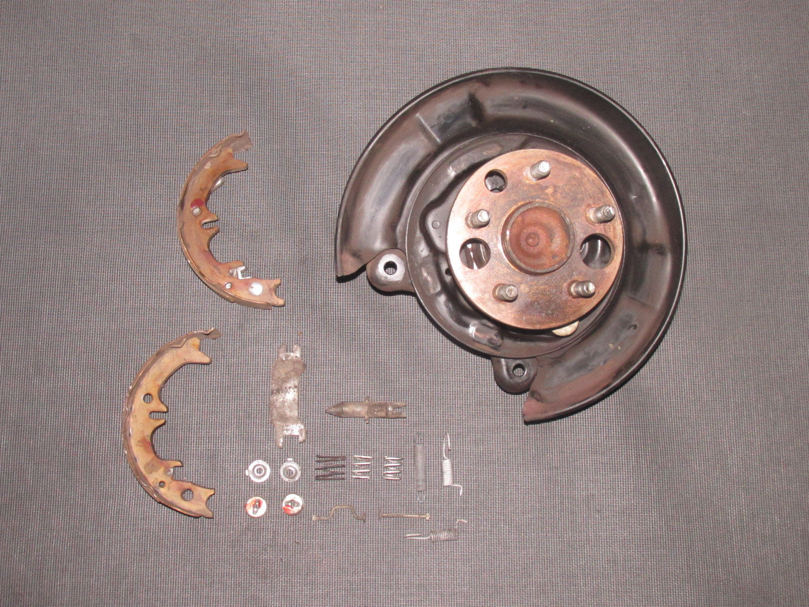 94 95 96 97 98 99 Toyota Celica Convertible Wheel Spindle & Hub - Rear Left