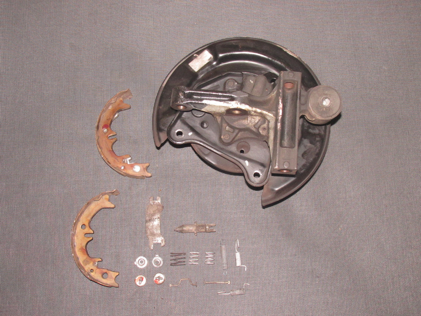 94 95 96 97 98 99 Toyota Celica Convertible Wheel Spindle & Hub - Rear Left