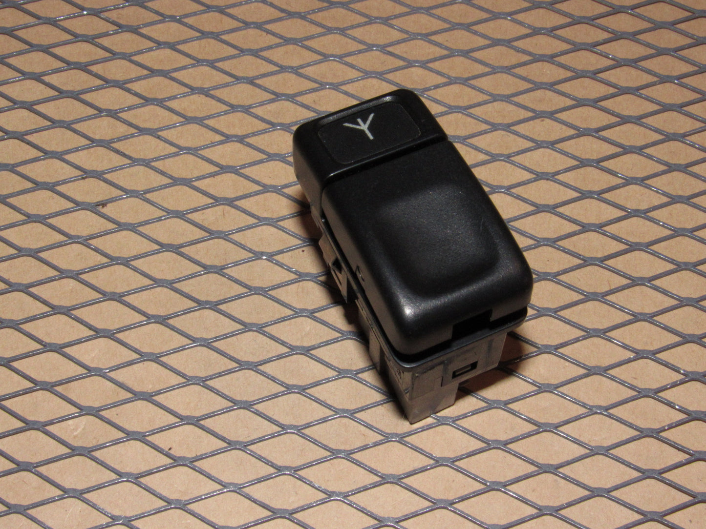 97 98 Volvo V90 OEM Power Antenna Switch