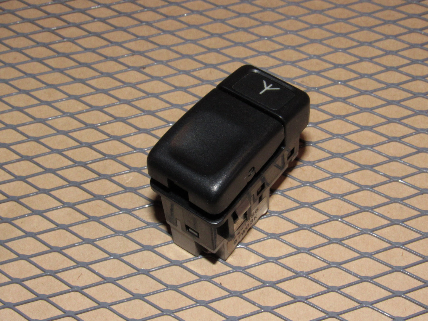 97 98 Volvo V90 OEM Power Antenna Switch