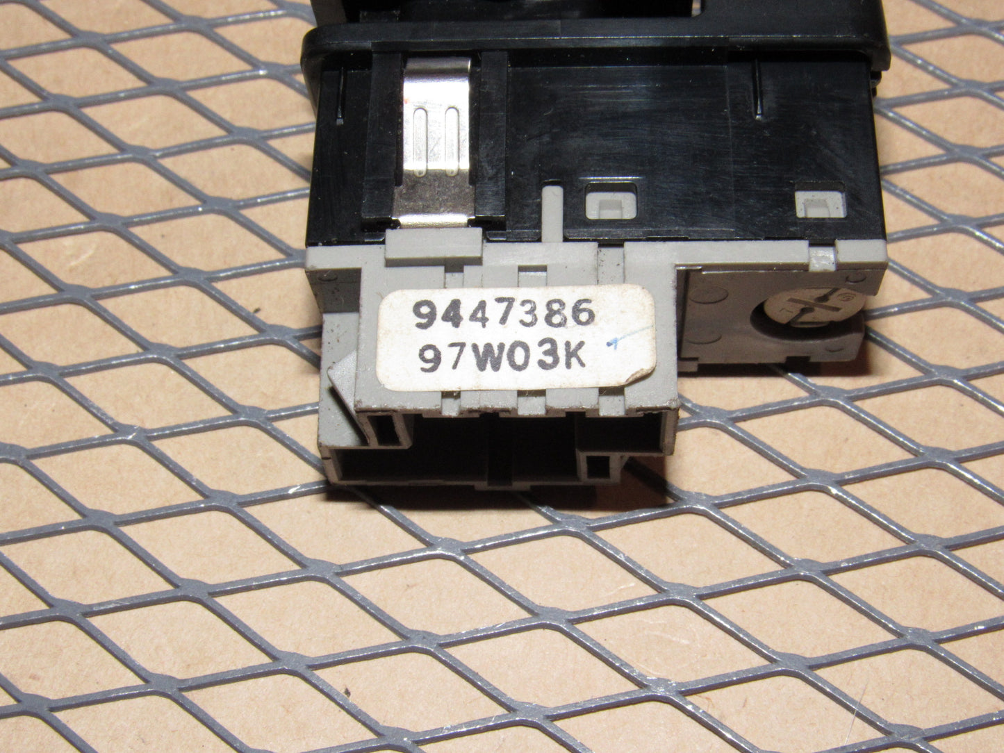 97 98 Volvo V90 OEM Power Antenna Switch