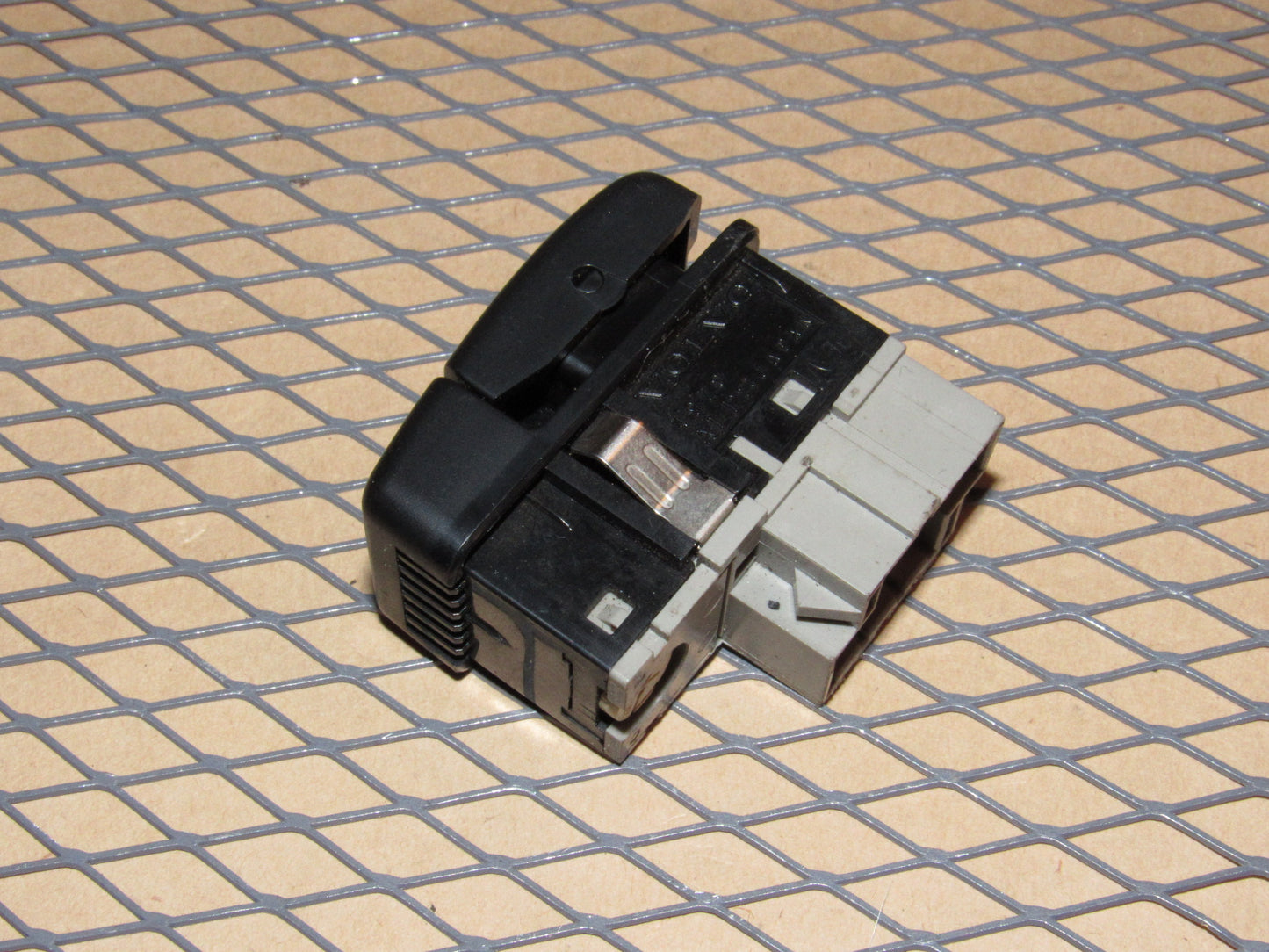 97 98 Volvo V90 OEM Power Antenna Switch