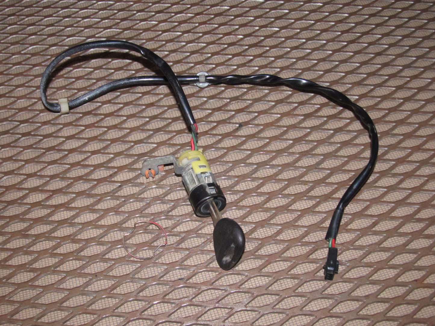 94 95 96 97 Mitsubishi 3000GT OEM Front Door Lock Cylinder Tumbler & Key - Left