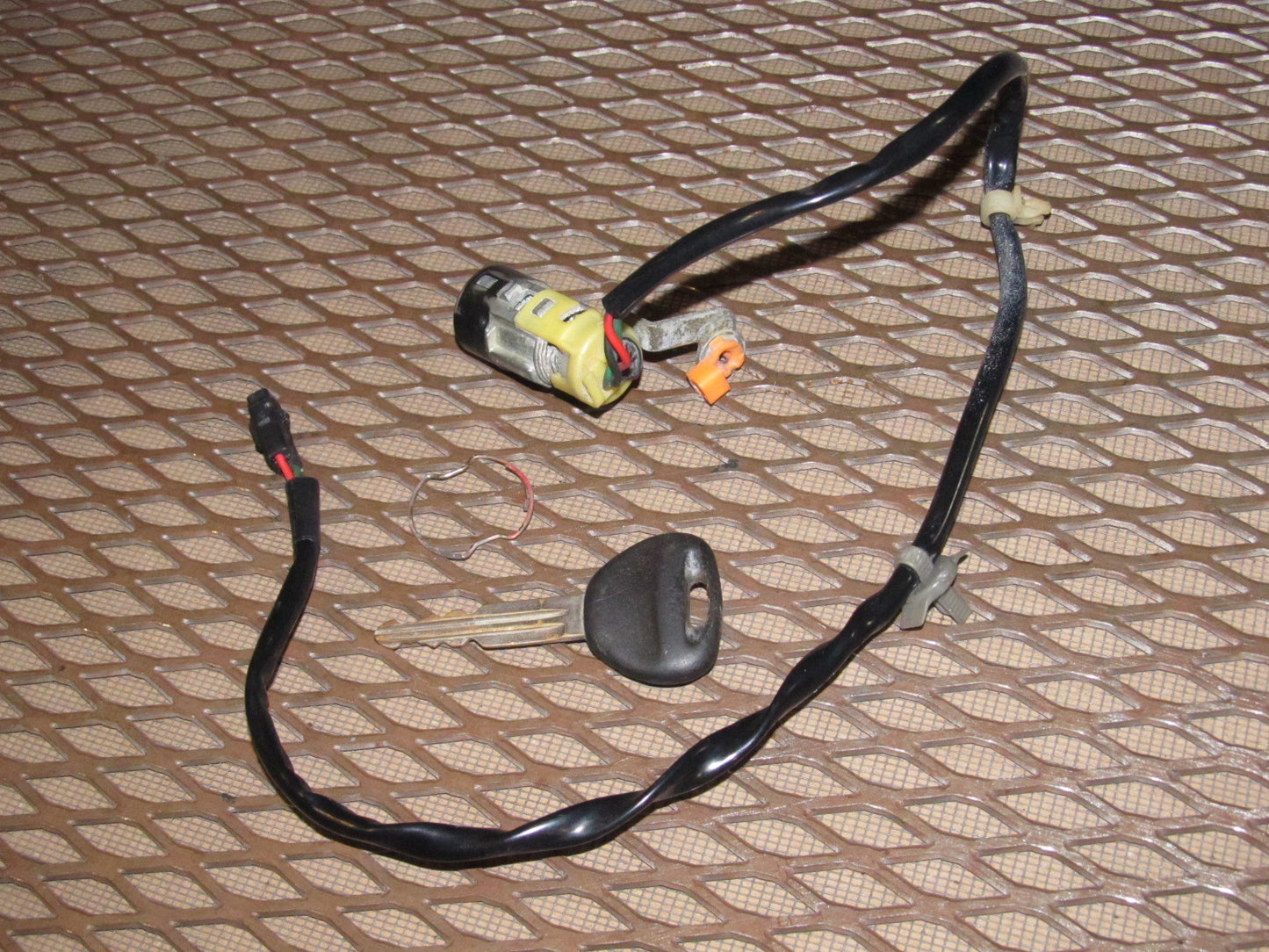 94 95 96 97 Mitsubishi 3000GT OEM Front Door Lock Cylinder Tumbler & Key - Left