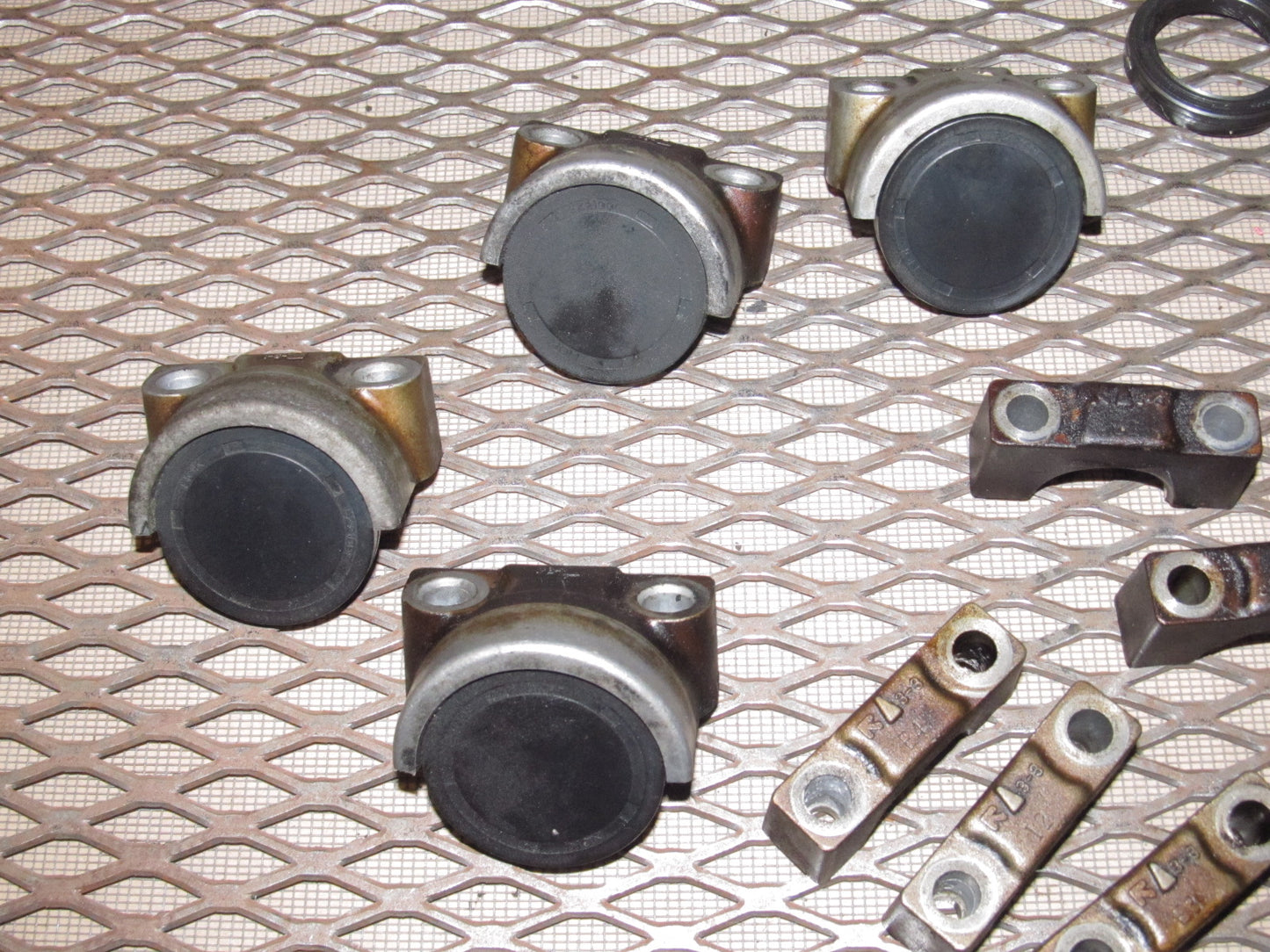 94 95 96 97 Mitsubishi 3000GT OEM Engine Camshaft Bearing Cap - DOHC NA