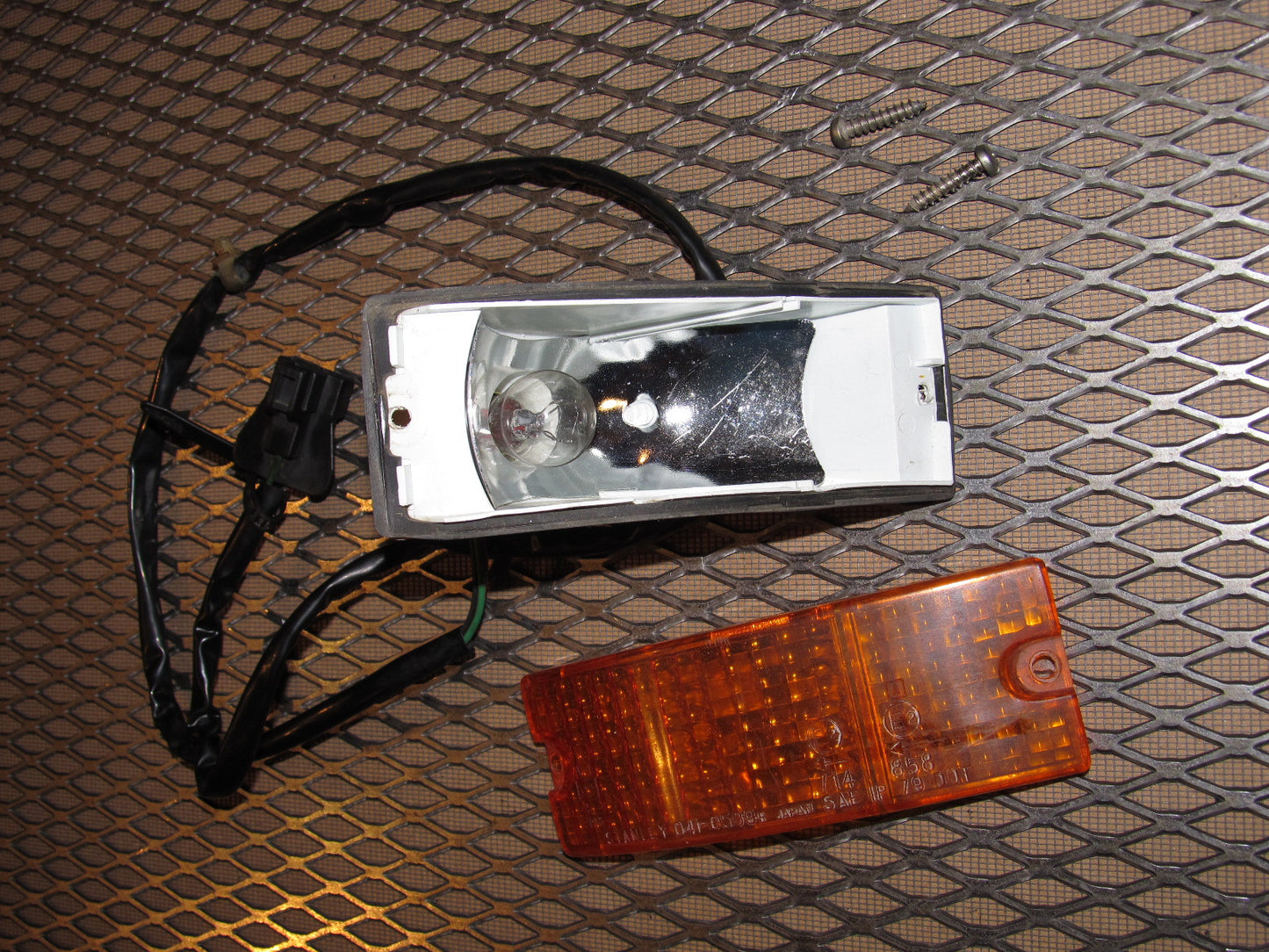 84 85 Mazda RX7 OEM Front Signal Light - Right