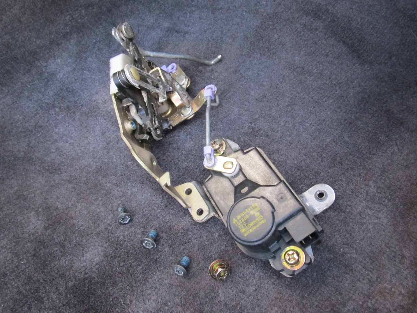 94 95 96 97 Mitsubishi 3000GT OEM Door Latch & Actuator - Right