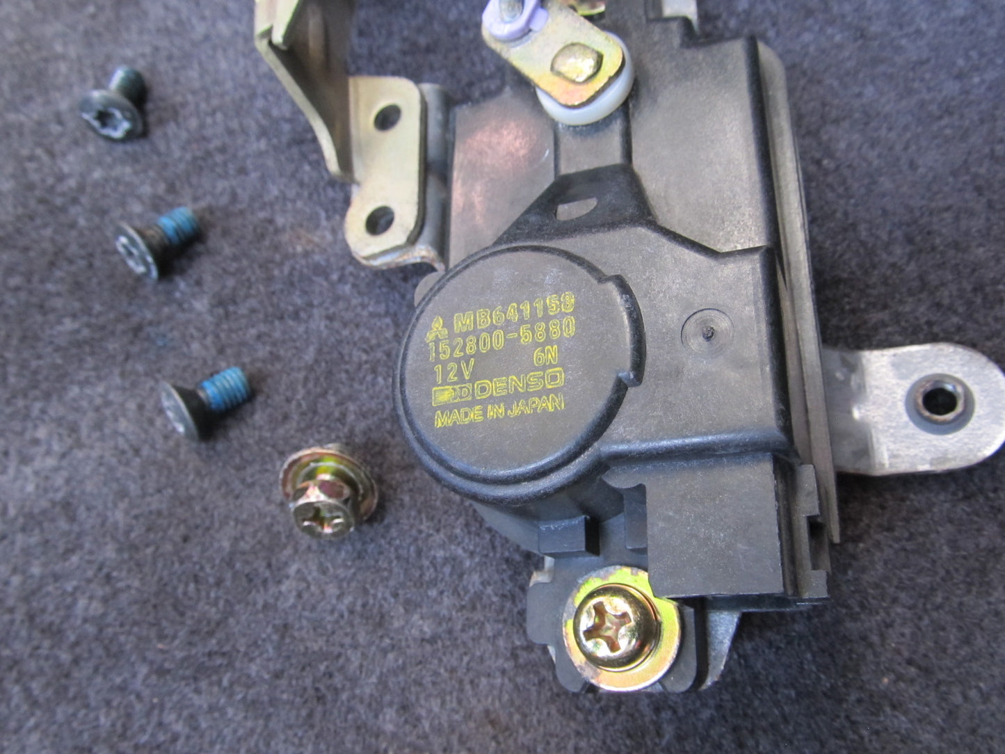 94 95 96 97 Mitsubishi 3000GT OEM Door Latch & Actuator - Right