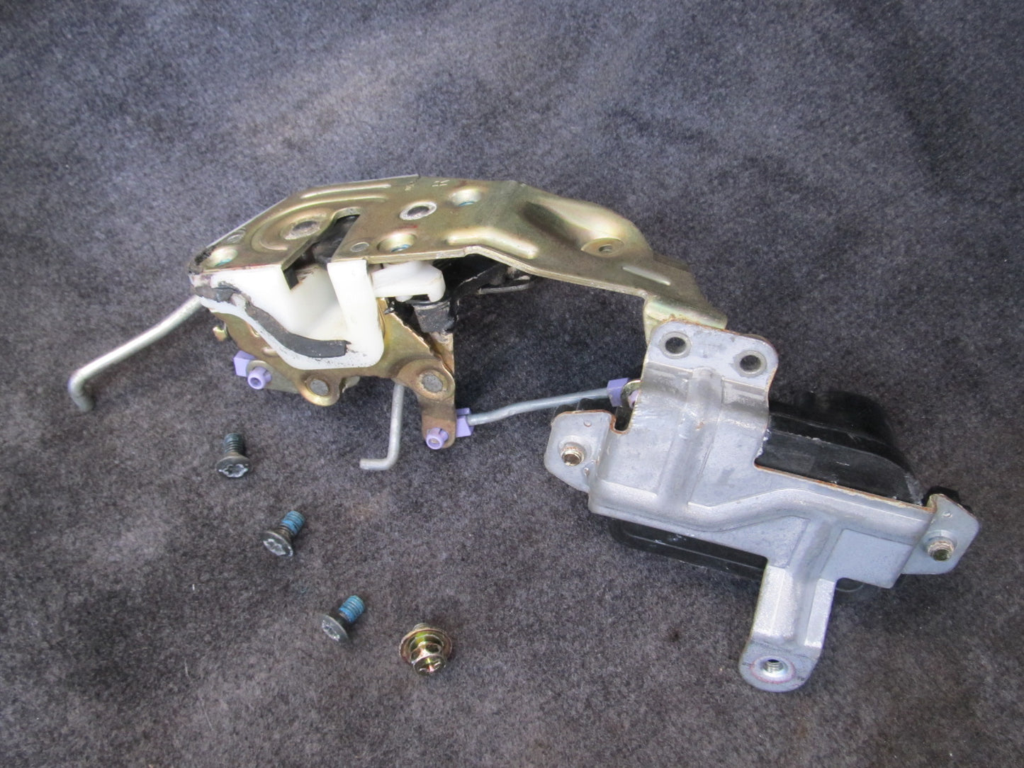 94 95 96 97 Mitsubishi 3000GT OEM Door Latch & Actuator - Right