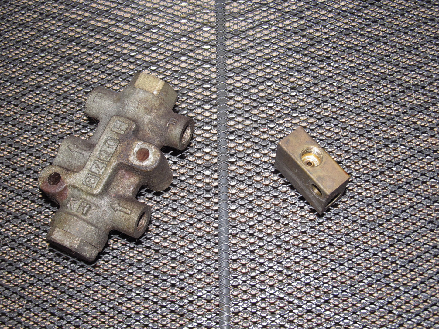 79 80 Datsun 280zx OEM Brake Proportional Valve