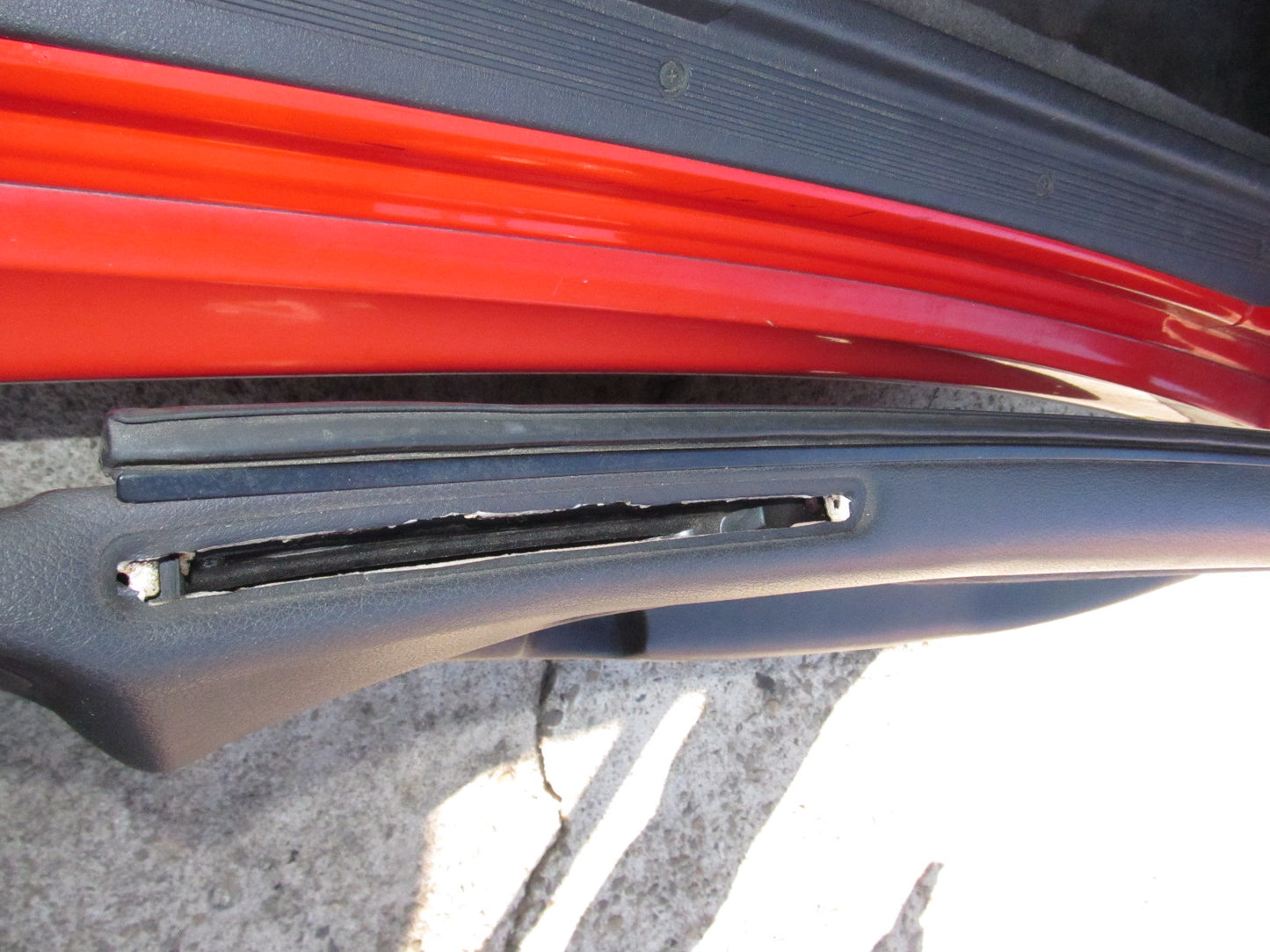 94 95 96 97 Mitsubishi 3000GT OEM Door Panel Window Guide Moulding - Right
