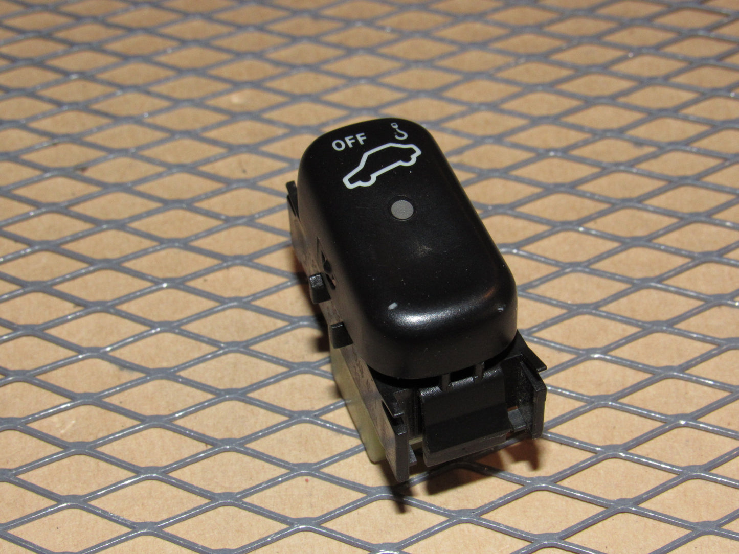 96 97 98 99 00 01 02 Mercedes E320 OEM Rear Wheel Release Tow Switch