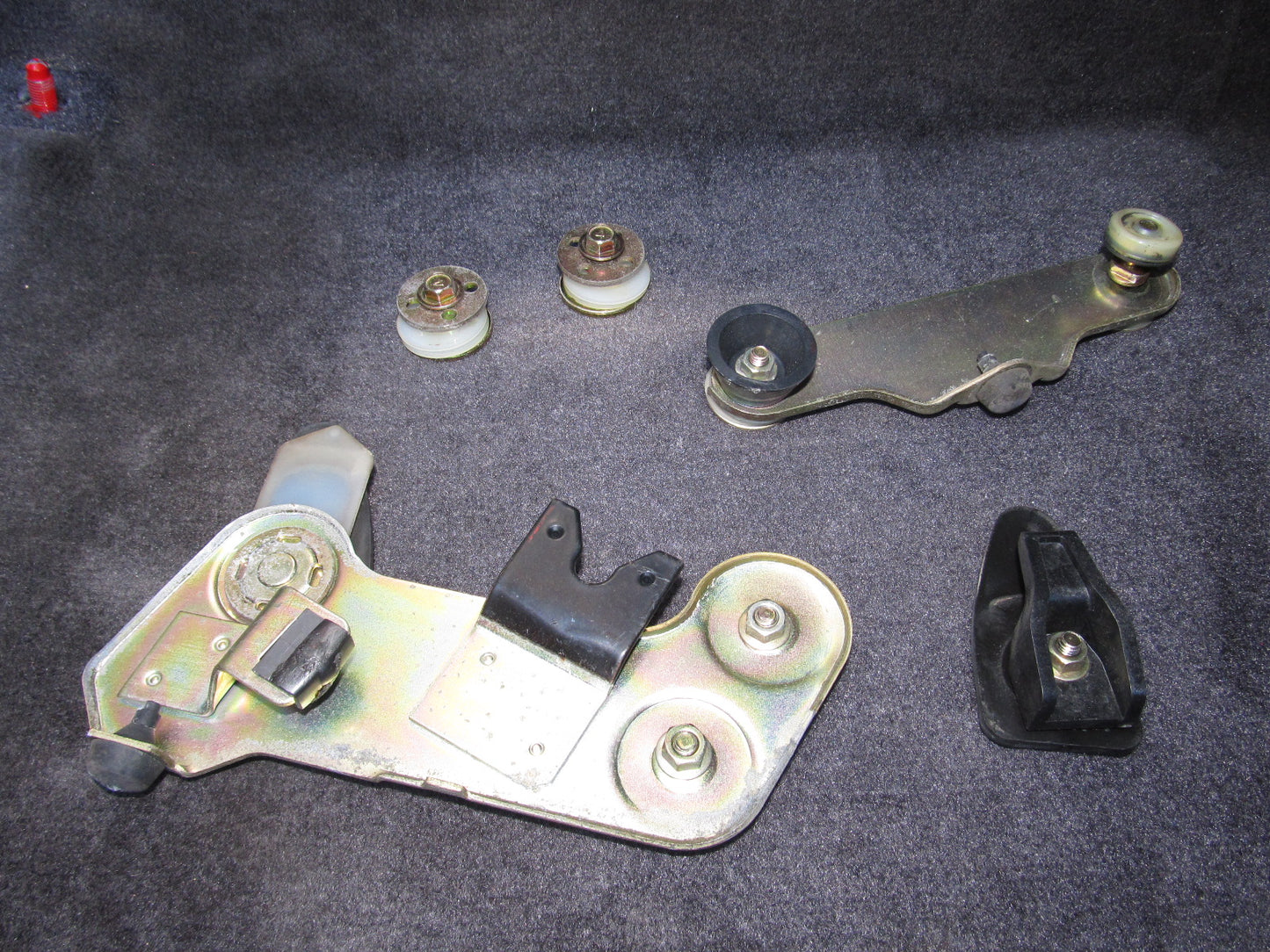 94 95 96 97 Mitsubishi 3000GT OEM Window Glass Mounting Bracket Regulator Roller - Right