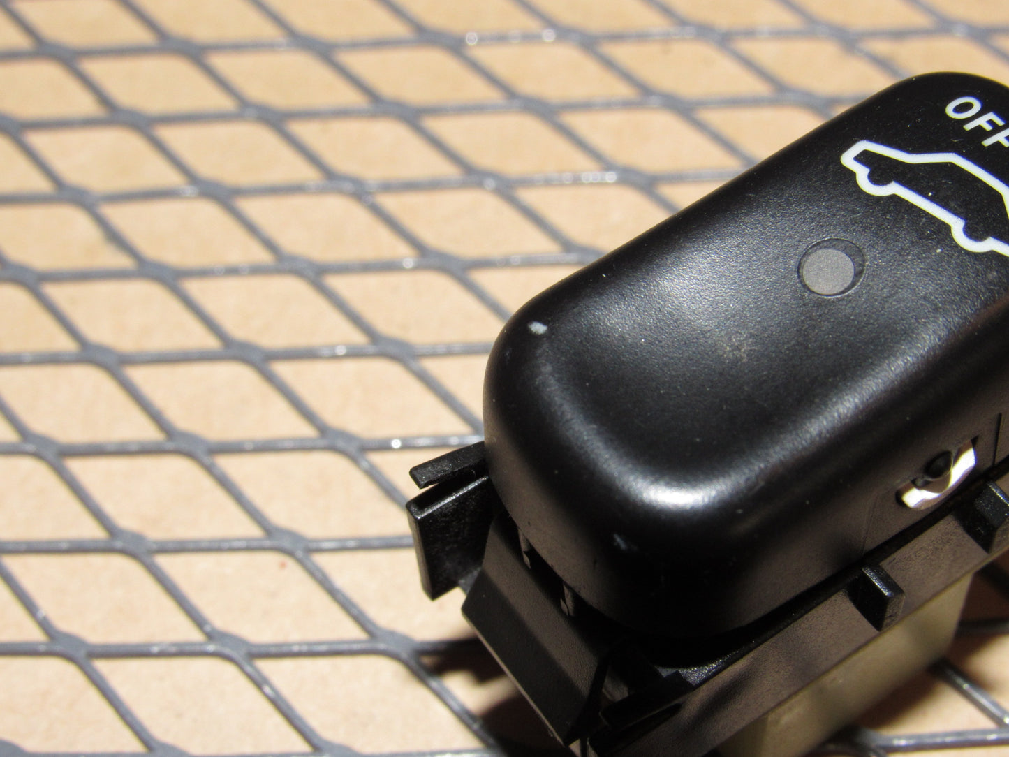 96 97 98 99 00 01 02 Mercedes E320 OEM Rear Wheel Release Tow Switch