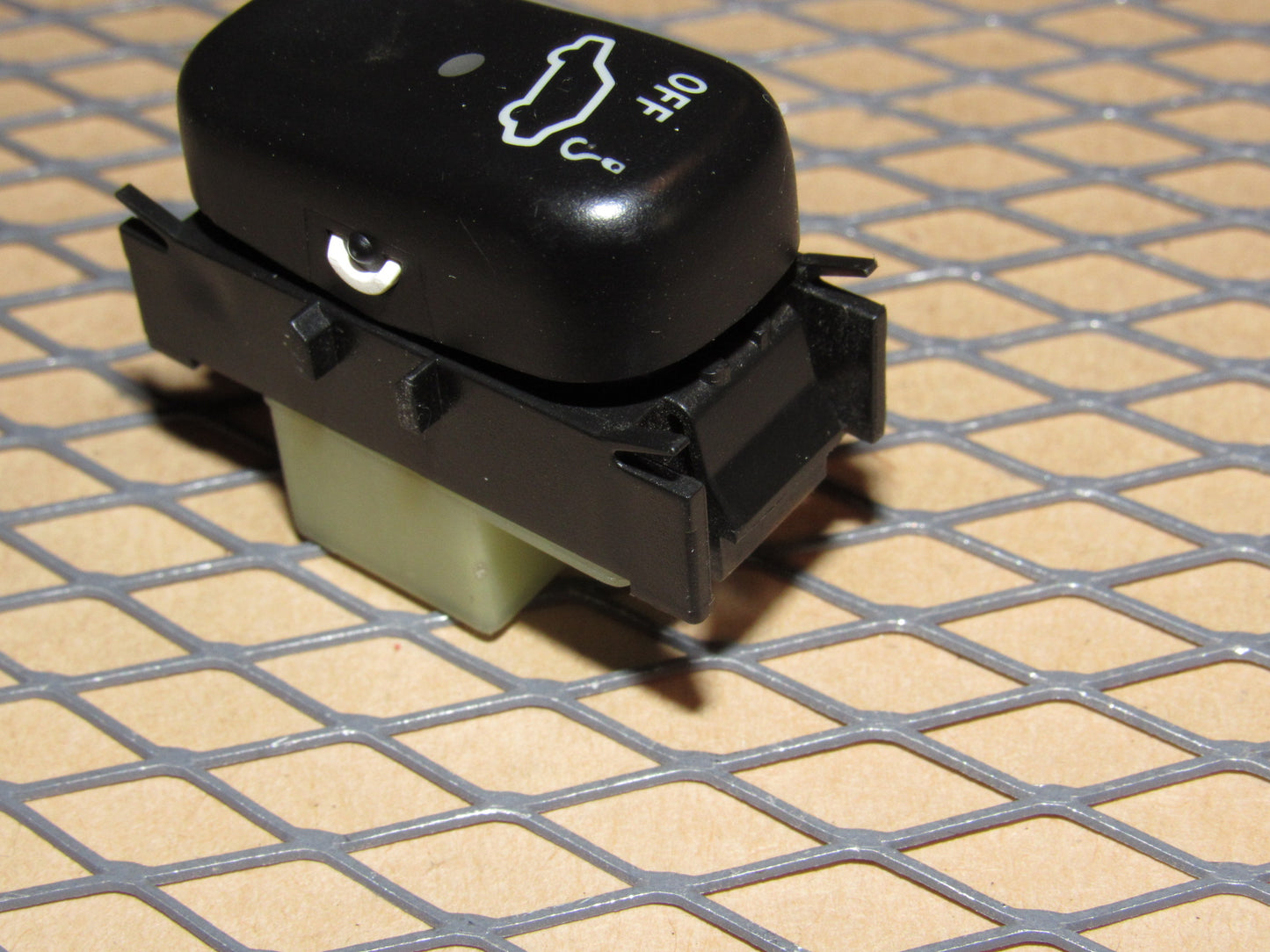 96 97 98 99 00 01 02 Mercedes E320 OEM Rear Wheel Release Tow Switch