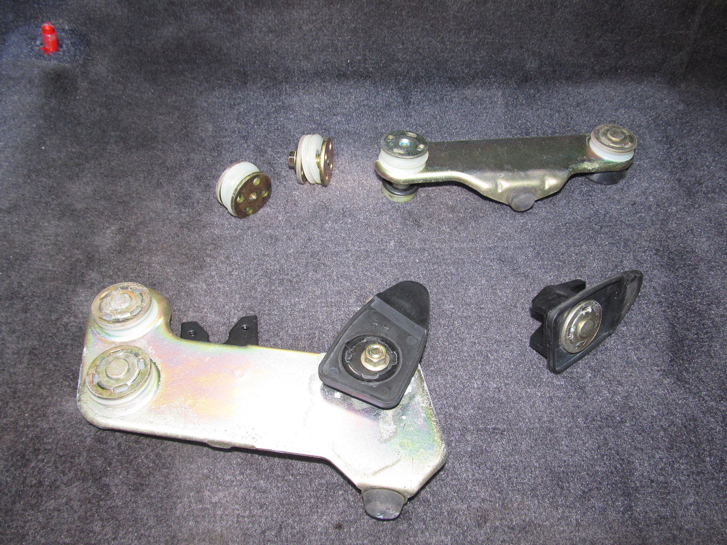 94 95 96 97 Mitsubishi 3000GT OEM Window Glass Mounting Bracket Regulator Roller - Right