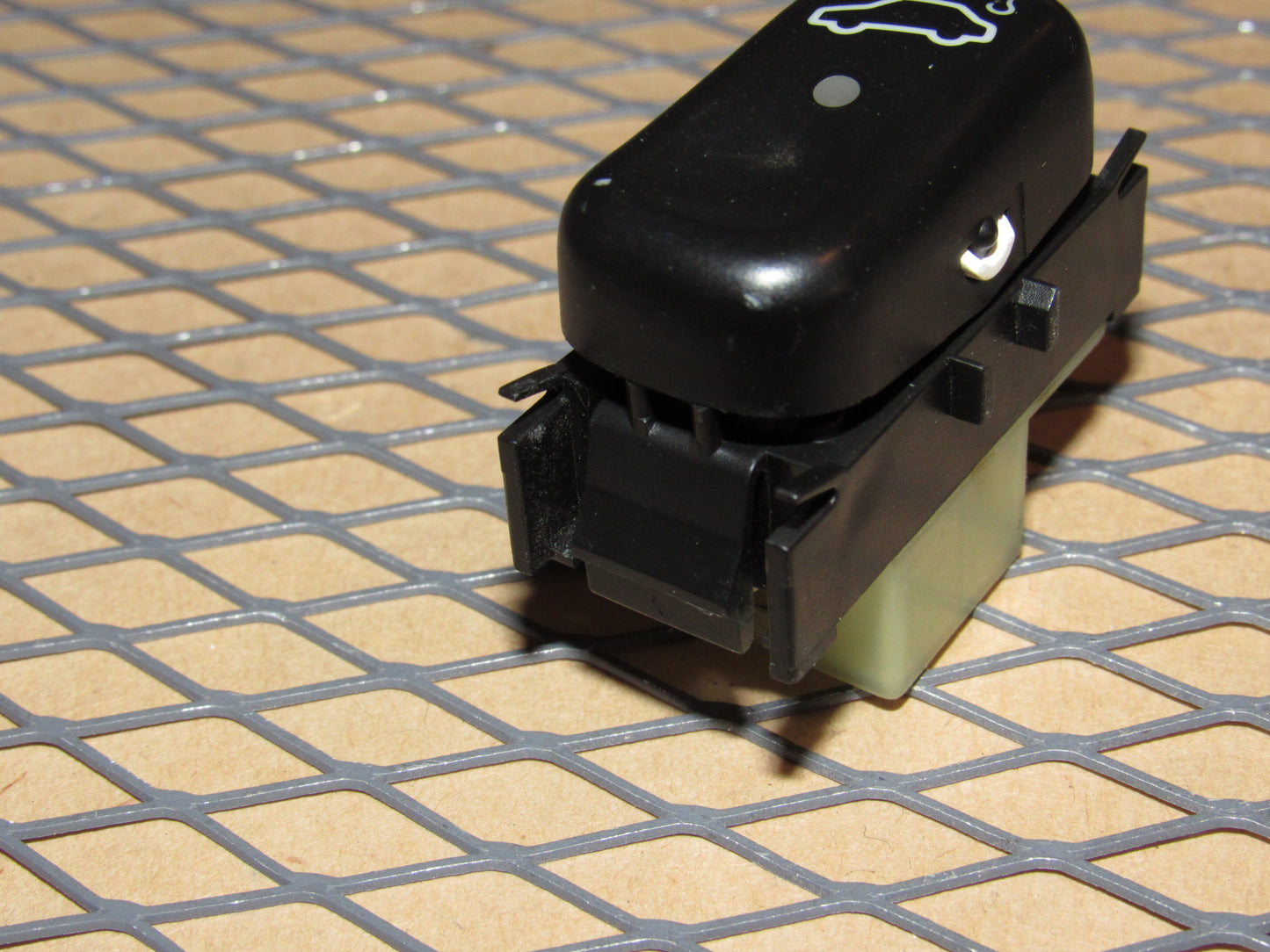 96 97 98 99 00 01 02 Mercedes E320 OEM Rear Wheel Release Tow Switch