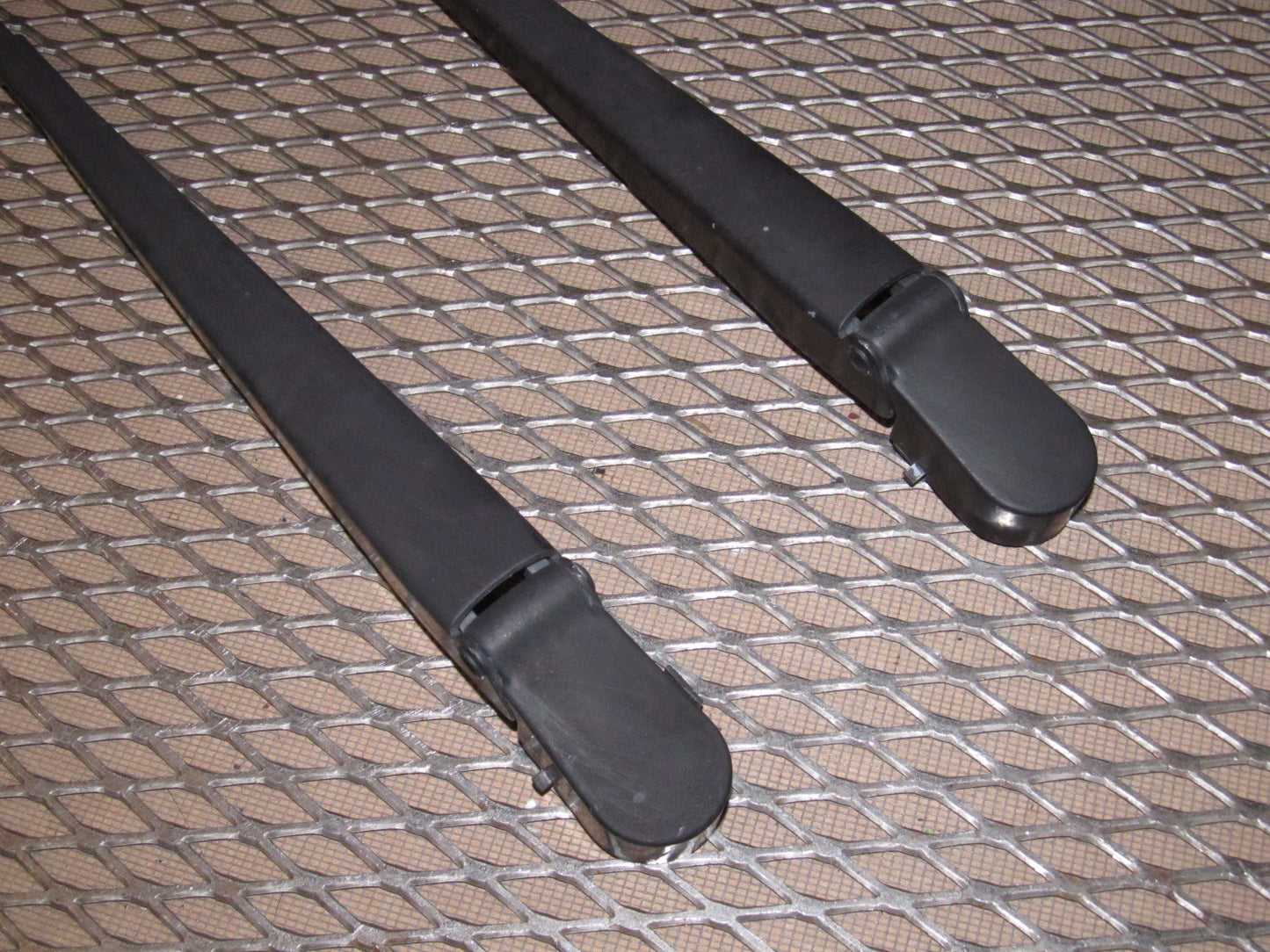 99-04 Ford Mustang OEM Front Wiper Arm Set