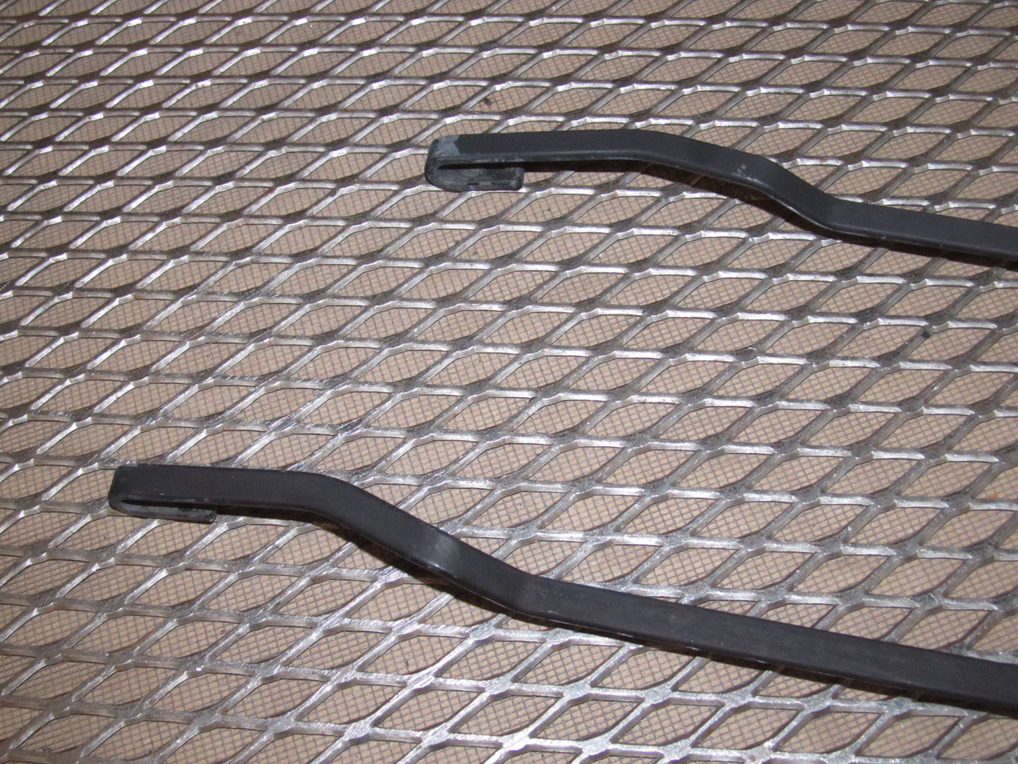 99-04 Ford Mustang OEM Front Wiper Arm Set