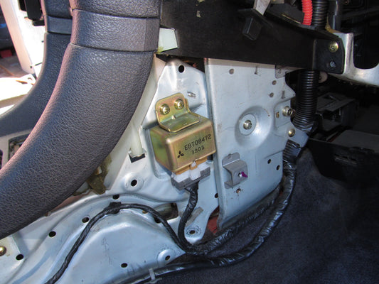 94 95 96 97 Mitsubishi 3000GT OEM Fuel Pump Main Relay E8T08472