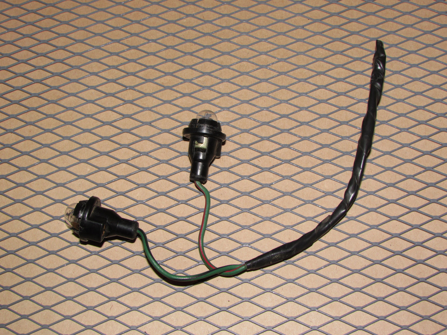 70 71 Datsun 240z OEM Tachometer Tach Gauge Turn Signal Light Bulb Socket