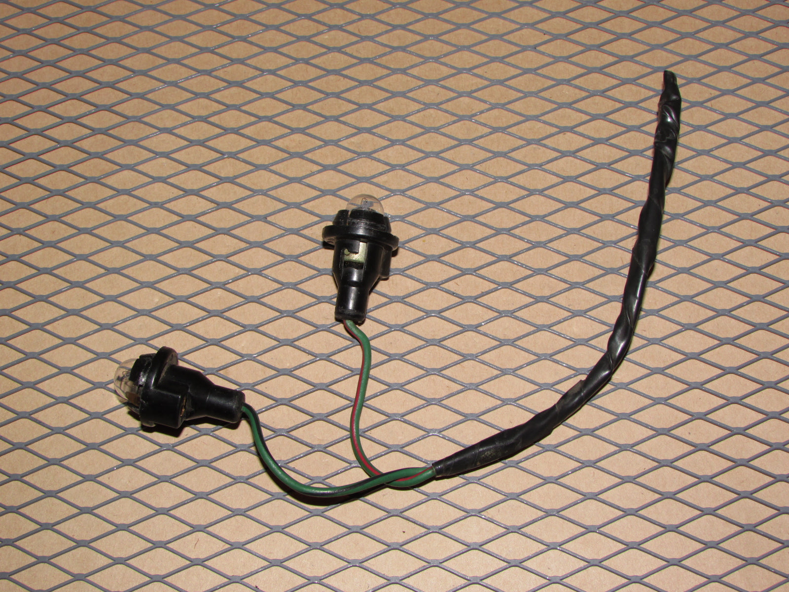 70 71 Datsun 240z OEM Tachometer Tach Gauge Turn Signal Light Bulb Socket