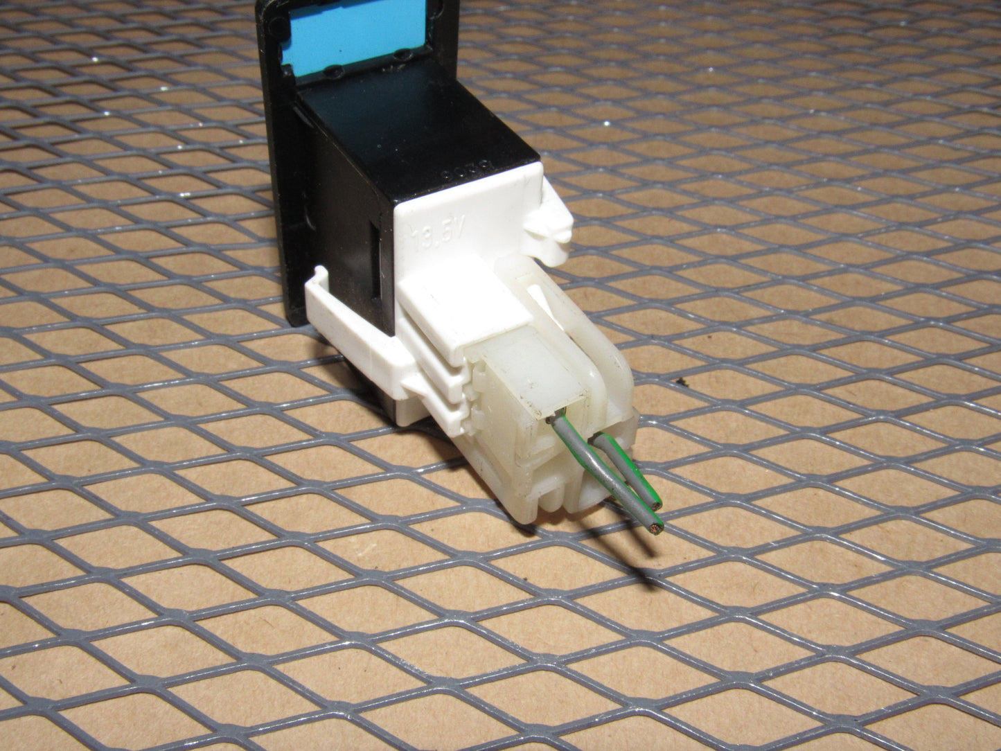 91 92 Volvo 740 OEM Power Antenna Switch Pigtail Harness