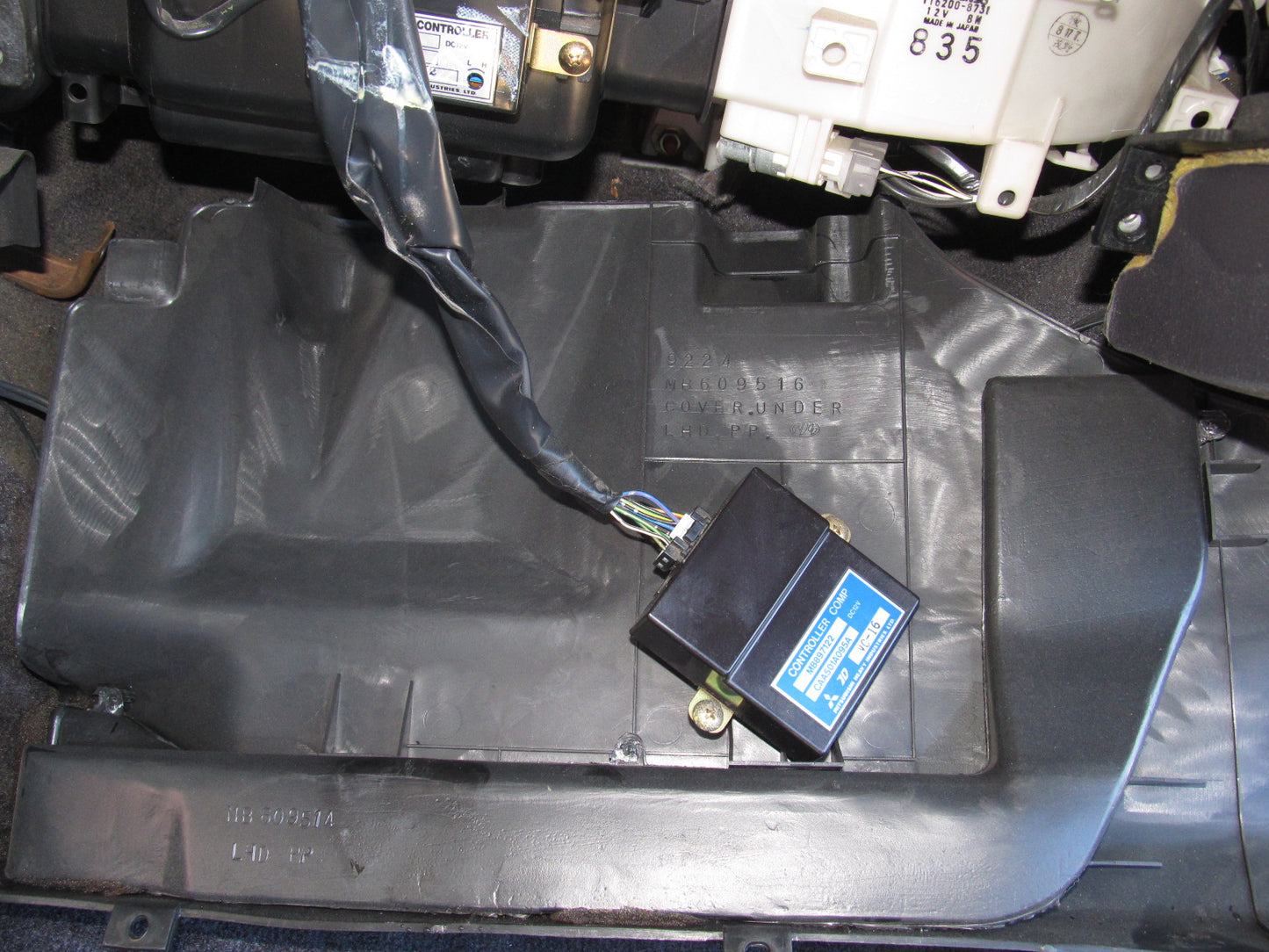 94 95 96 97 Mitsubishi 3000GT OEM A/C Control Comp - MB897122