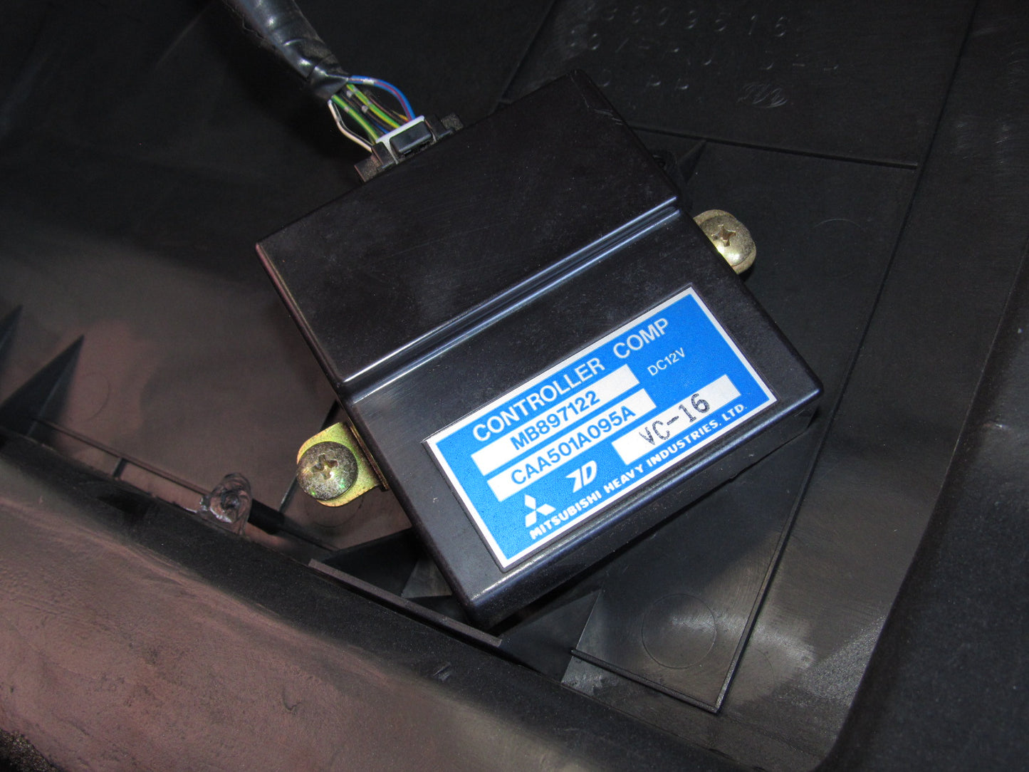 94 95 96 97 Mitsubishi 3000GT OEM A/C Control Comp - MB897122