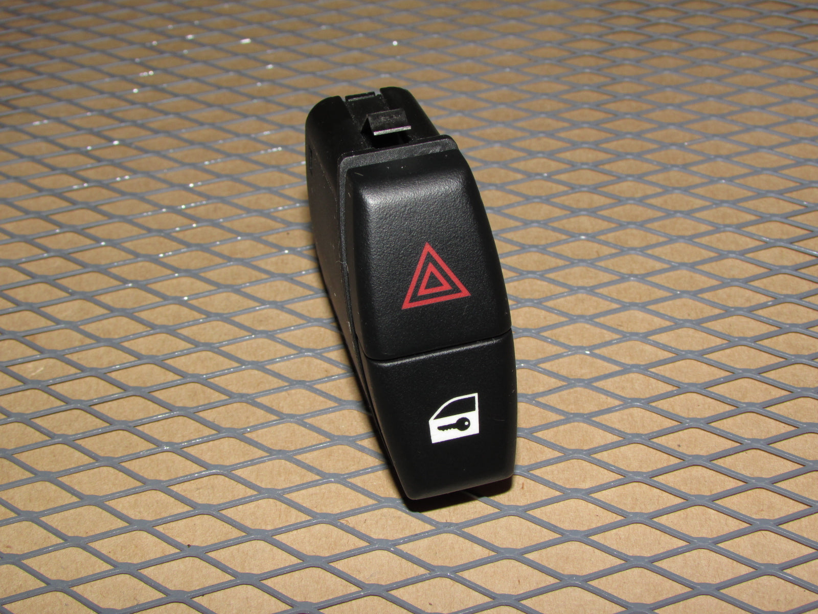 09 10 11 12 13 14 15 16 BMW Z4 OEM Hazard & Central Door Lock Switch09 10 11 12 13 14 15 16 BMW Z4 OEM Hazard & Central Door Lock Switch