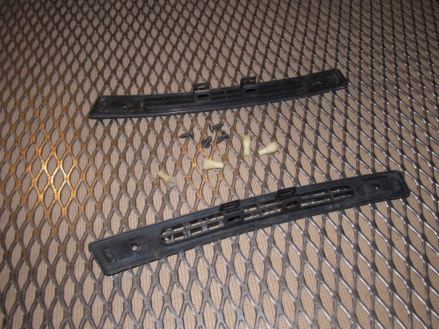 84 85 Mazda RX7 OEM Exterior Vent - Rear Set