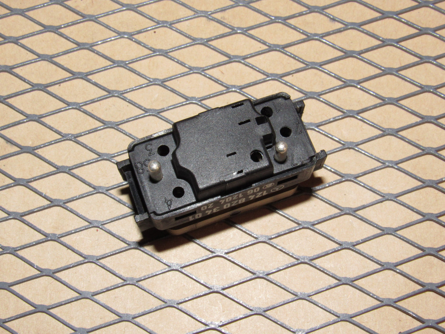94 95 Mercedes E320 OEM Anti Theft Security Alarm Switch