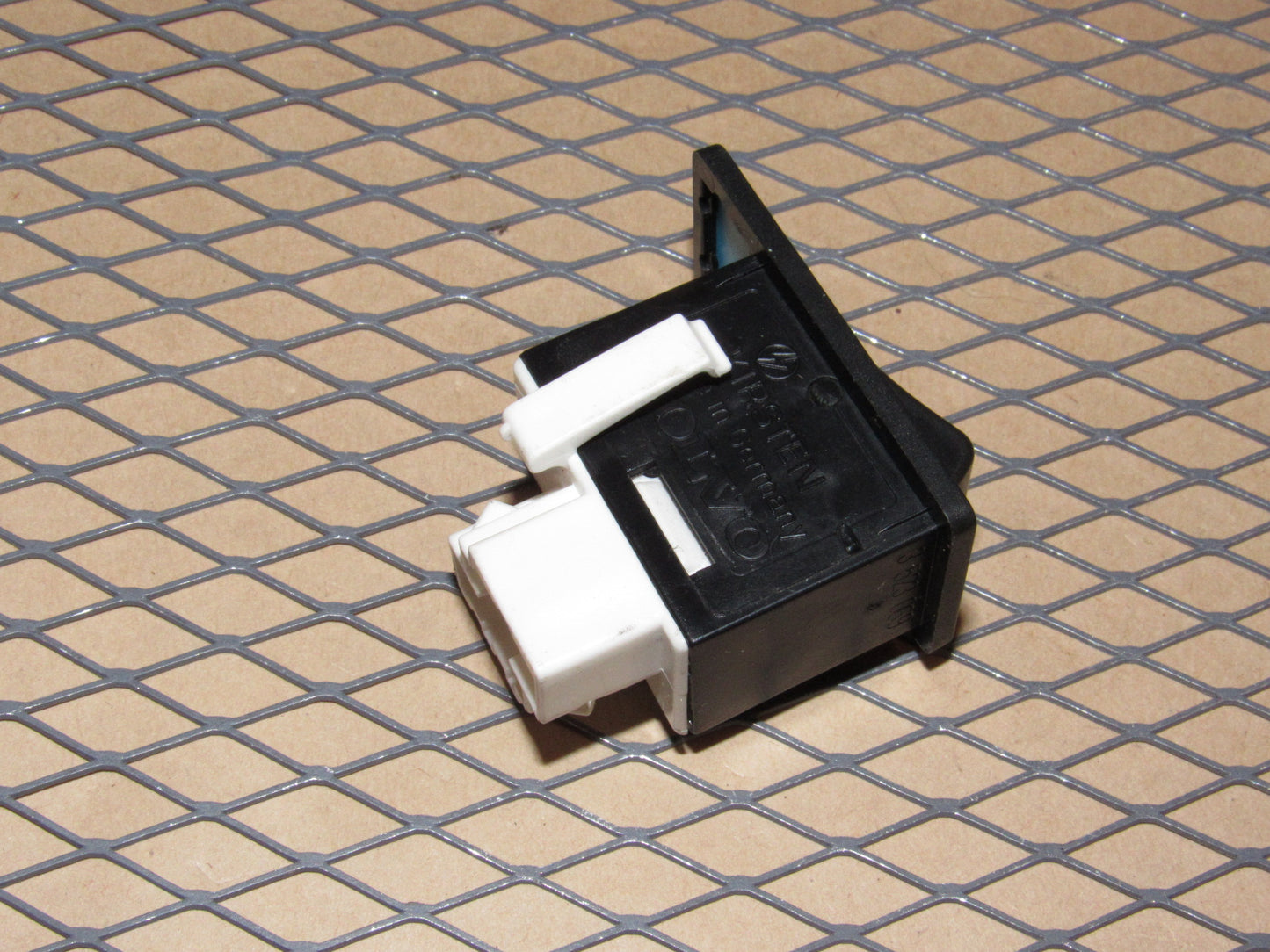 91 92 Volvo 740 OEM Power Antenna Switch