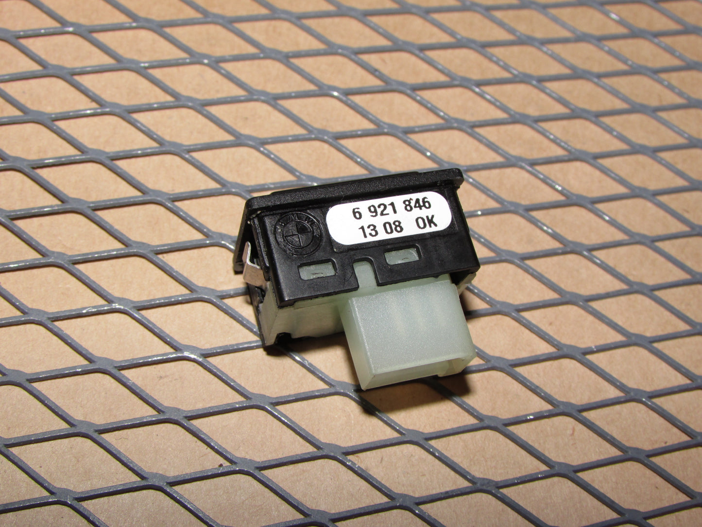 09 10 11 12 13 14 15 16 BMW Z4 OEM Trunk Opener Release Switch