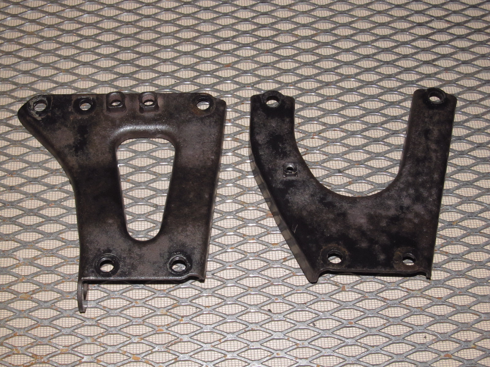 94 95 96 97 Mitsubishi 3000GT OEM Intake Manifold Mounting Bracket