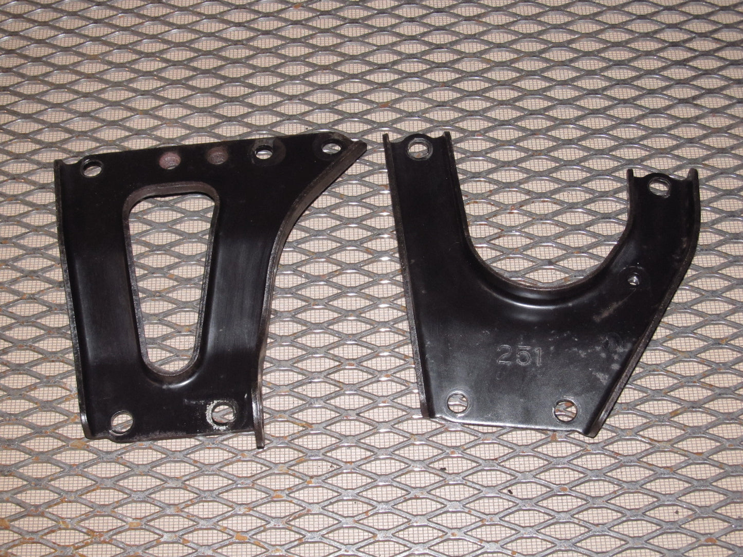 94 95 96 97 Mitsubishi 3000GT OEM Intake Manifold Mounting Bracket