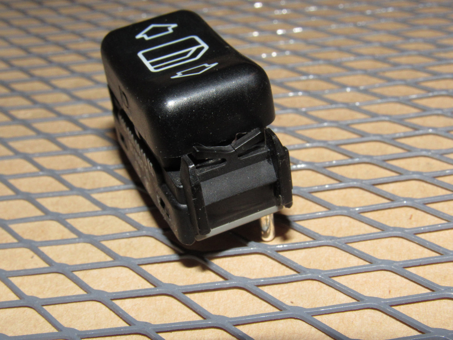 94 95 Mercedes E320 OEM Front Power Window Switch - Left