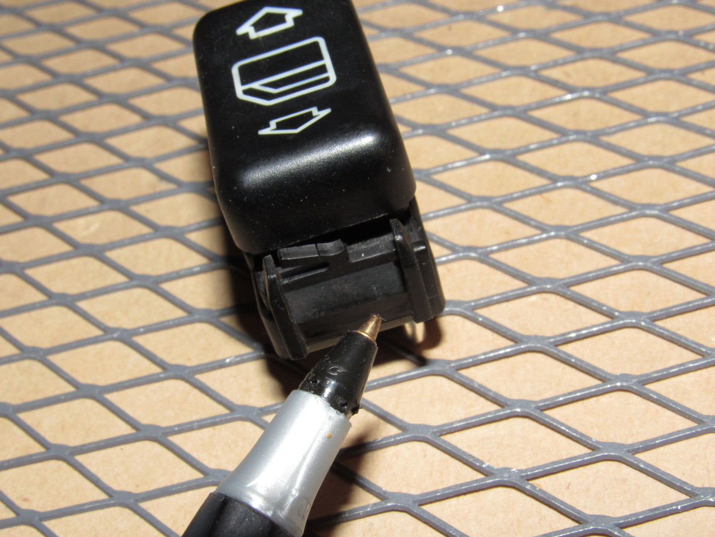 94 95 Mercedes E320 OEM Front Power Window Switch - Right