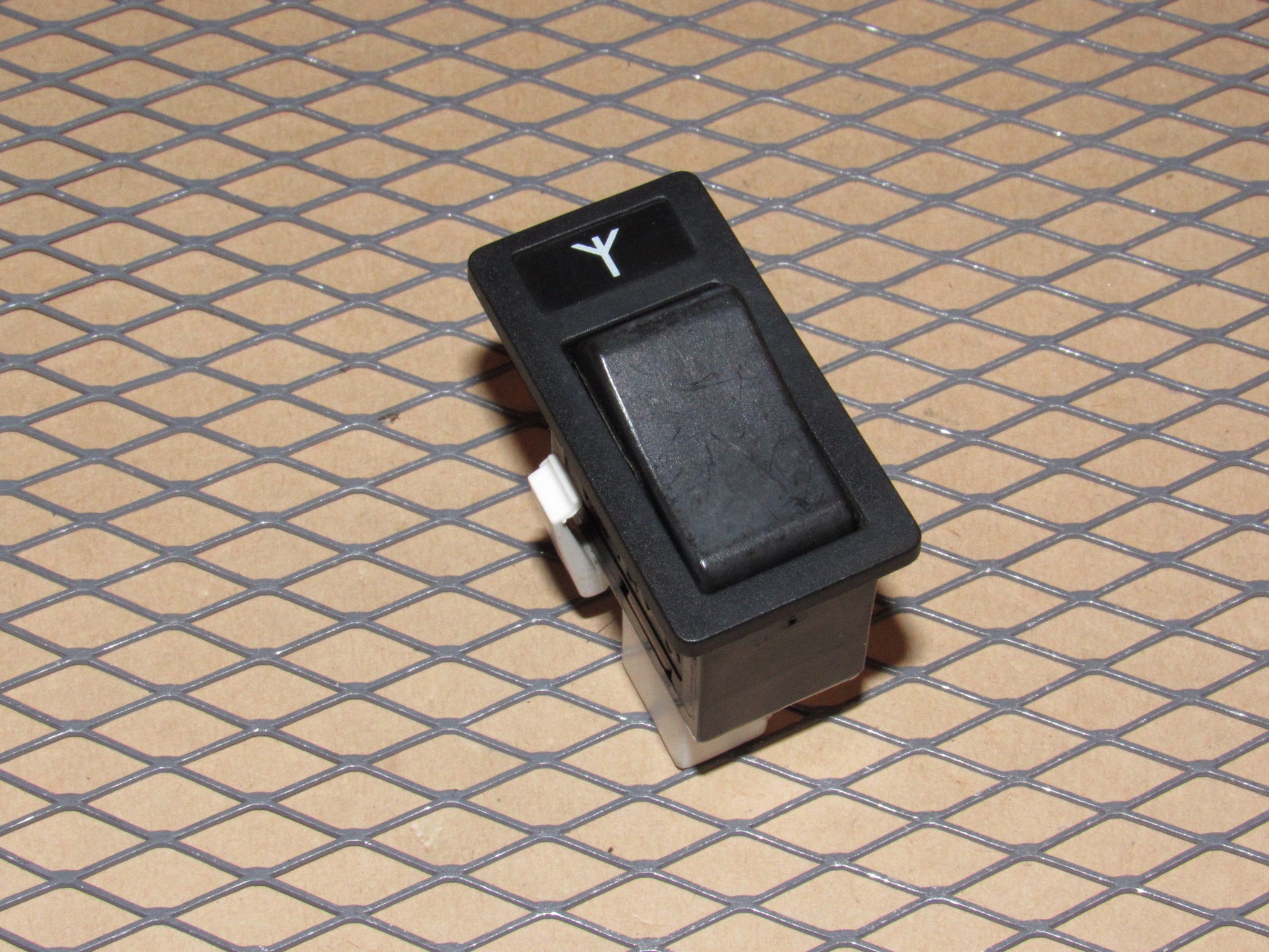 91 92 Volvo 740 OEM Power Antenna Switch