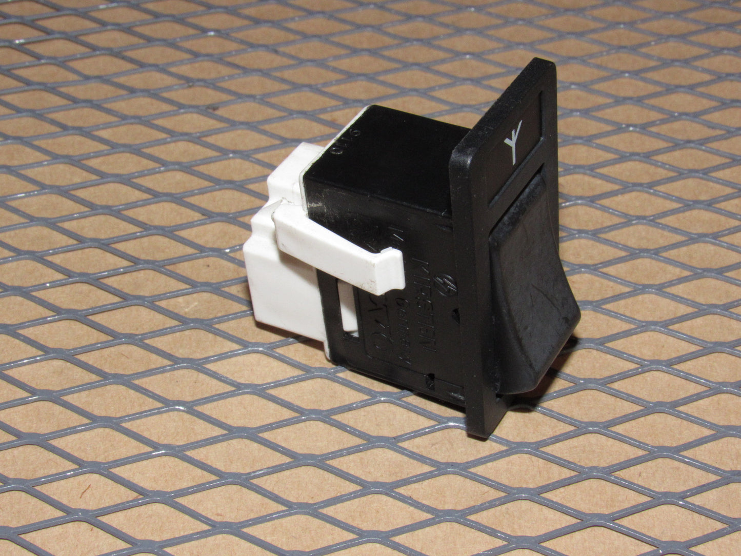 91 92 Volvo 740 OEM Power Antenna Switch