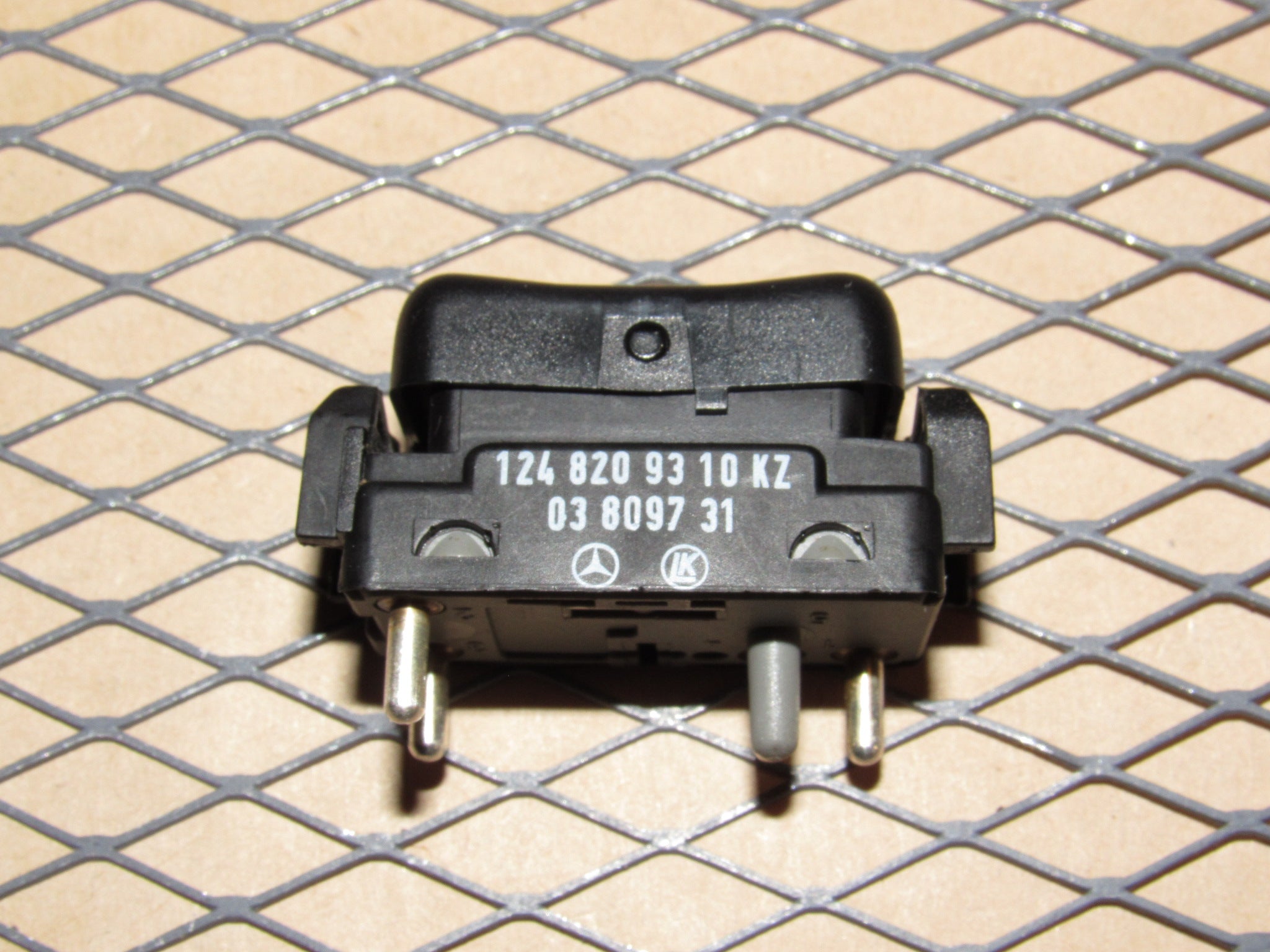 94 95 Mercedes E320 OEM Rear Power Window Switch - Left – Autopartone.com