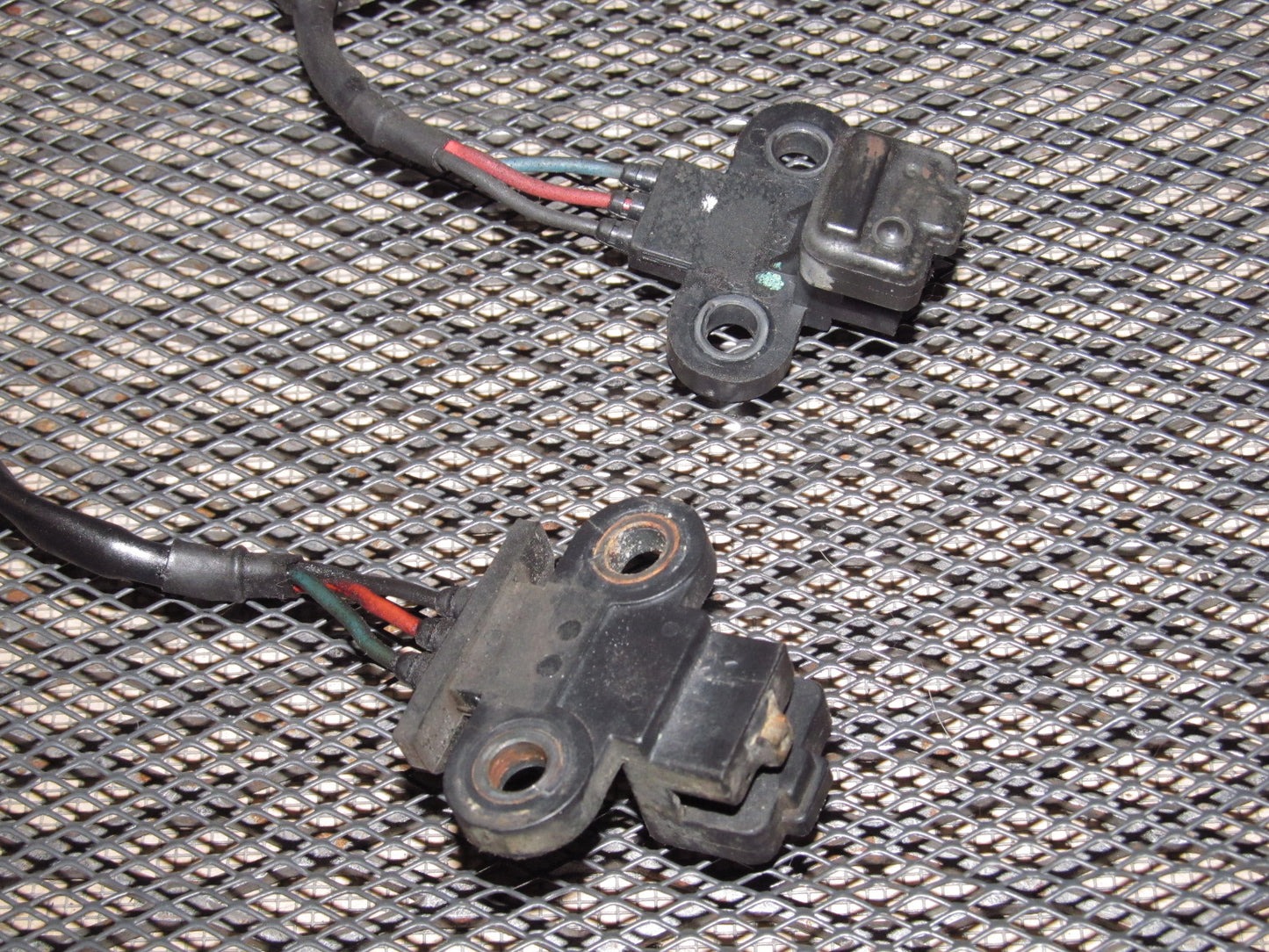 94-97 Mitsubishi 3000GT OEM Camshaft & Crankshaft Position Sensor - NA DOHC