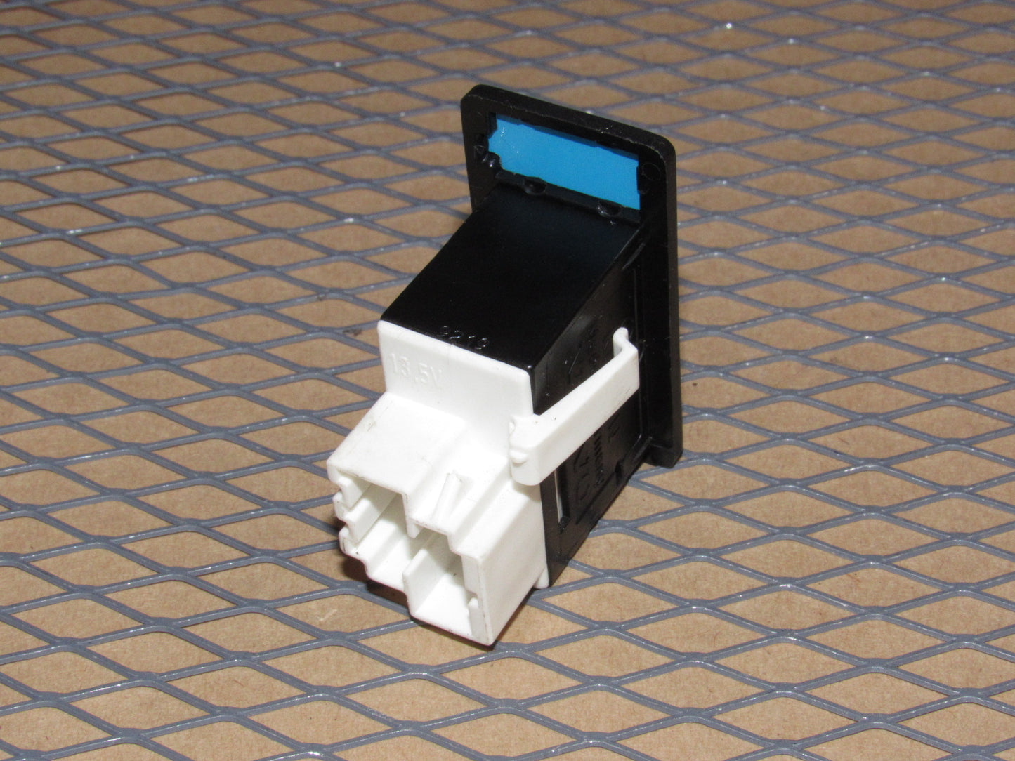 92 93 94 Volvo 960 OEM Power Antenna Switch