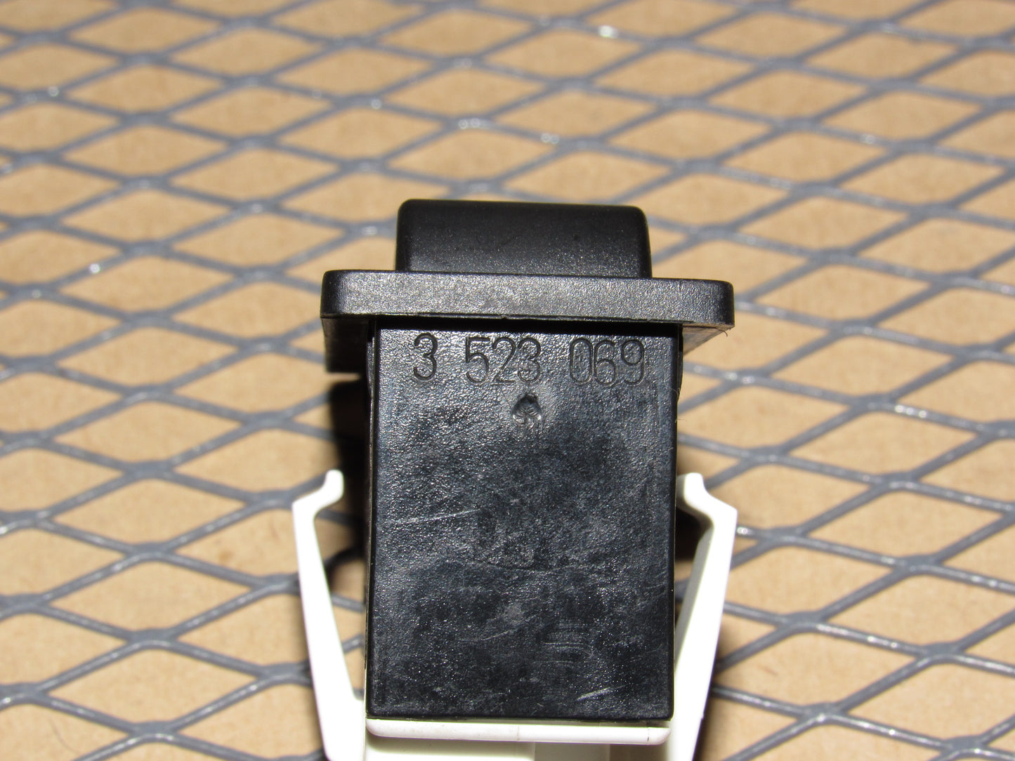 92 93 94 Volvo 960 OEM Power Antenna Switch