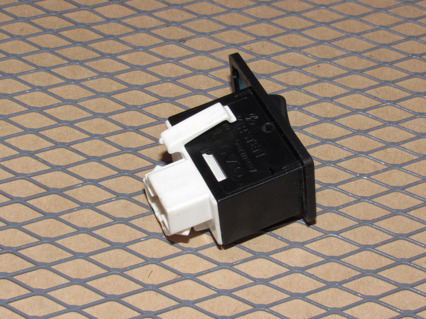 92 93 94 Volvo 960 OEM Power Antenna Switch