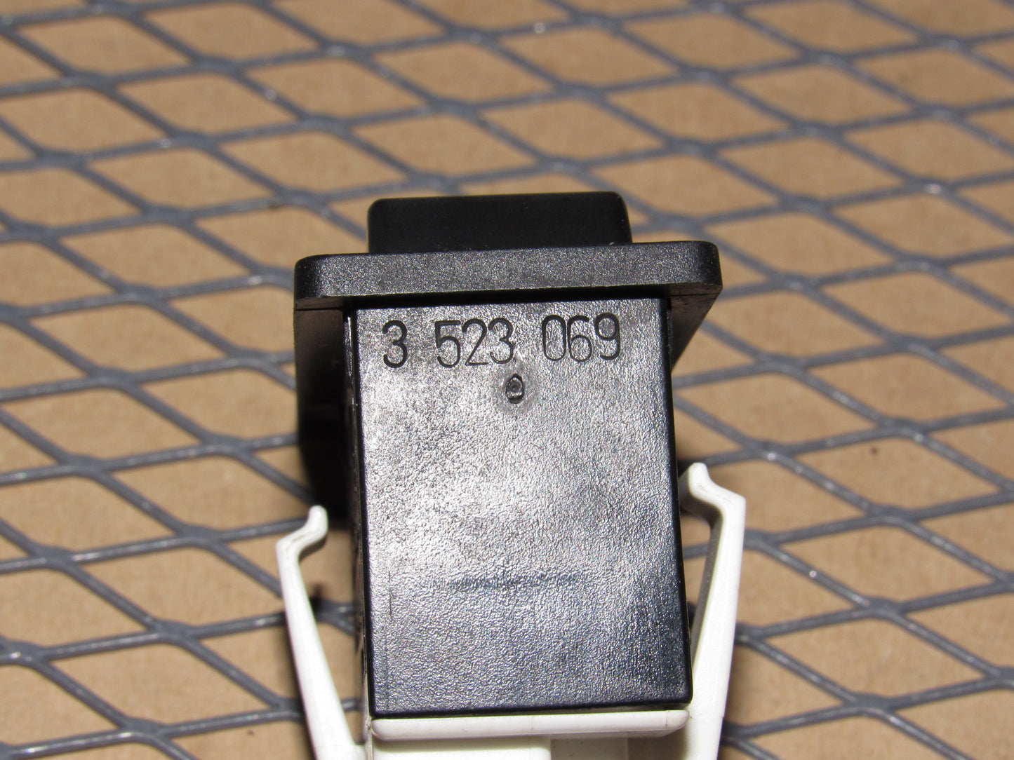 92 93 94 Volvo 960 OEM Power Antenna Switch