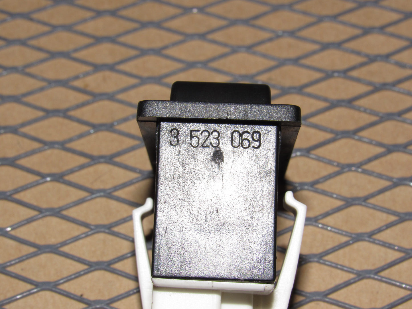 92 93 94 Volvo 960 OEM Power Antenna Switch