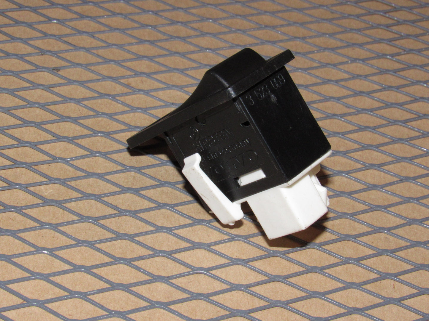 92 93 94 Volvo 960 OEM Power Antenna Switch